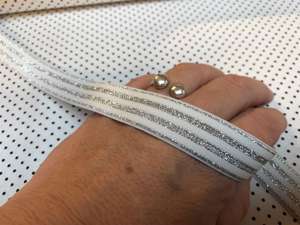 Blød elastik - velegnet til undertøj, 2 cm - hvid, sølv